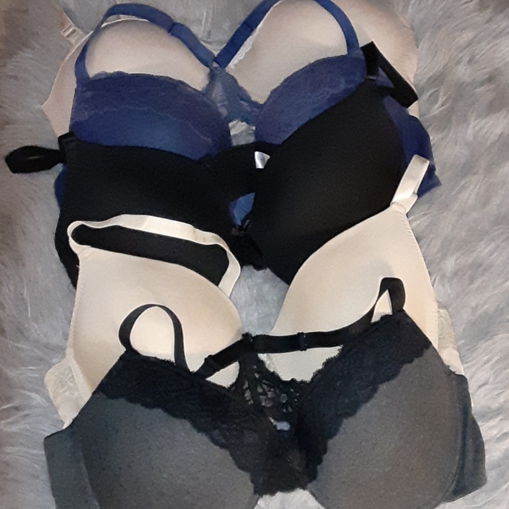🎈SOLD🎈!!!!..do not buy sold.just Be lot of bras